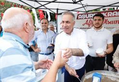 Sultangazi’de vatandaşlara aşure dağıtıldı