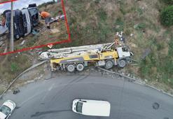 Başakşehir'de beton pompası taşıyan kamyon devrildi