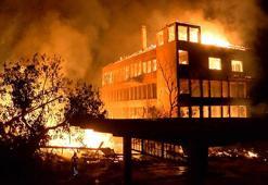 Bursa'da tarihi ipek fabrikası binasında yangın