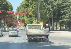 Malatya'da patenle tehlikeli yolculuk kamerada