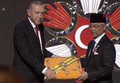 Cumhurbaskanı Erdogan Malezya kralı Sultan Abdullah ile devlet nişanı tevcih törenine katıldı