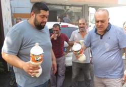 Mobilya imalathanesinde çıkan yangında esnaf  çalışanlara ayran ikram etti