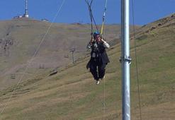 Engelliler, dev salıncak ve insan sapanına binip, teleskopla gökyüzünü izledi