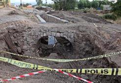 Tunceli'de tarihi köprü ortaya çıktı, dere ıslah çalışması durduruldu
