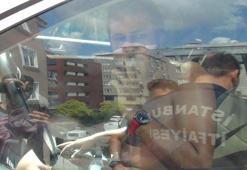 Şişli'de otomobilde kilitli kaldı: Hava almakta zorlanırken sigara içti