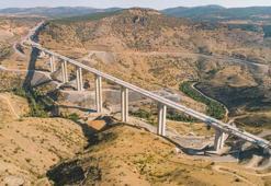 Türkiye'nin en yüksek ayaklı viyadüğünde sağ ve sol tabliye imalatı tamam