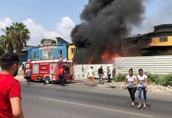Tarsus'ta, geri dönüşüm tesisinde yangın