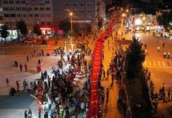 1922 metre bayrak, 1922 izcinin ellerinde Zafer Meydanı'na getirildi