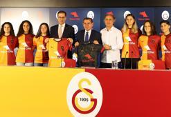 Galatasaray Kadın Futbol Takımı ile Petrol Ofisi sponsorluk anlaşması imzaladı