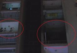 Bursa'da 23 katlı binadaki yangında, evlerini tahliye etmeyerek görüntü çektiler