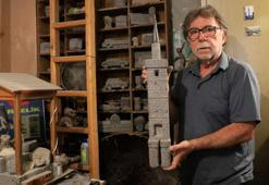 Emekli öğretmen bazalt taşından objeler yapıyor