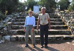 Baba-oğul, 54 yıldır antik kent Aigai'yi koruyor