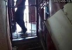 Simitçide oturan kadını, cinsel organını gösterip taciz etti