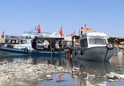 Van Gölü'nün su seviyesi düşünce balıkçı tekneleri karaya oturdu