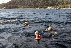 İstanbul’dan sonra Çanakkale Boğazı’nı da kolsuz yüzerek geçti