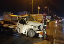 Süt kamyoneti ile canlı hayvan nakil aracı çarpıştı