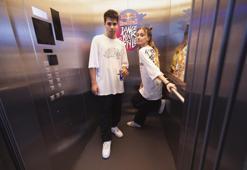 Elevator Moves yayında