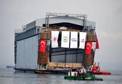 3 bin ton kaldırma kapasiteli 'denizaltı havuzu' suya indirildi