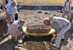 Çayönü Tepesi'nde 3 sandık mezar daha bulundu
