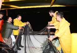 Tuzla’da balıkçılar sezonun ilk ağlarını denize attı
