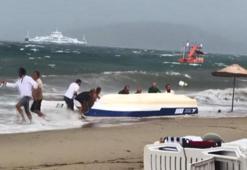 Kuvvetli rüzgarda batan sandalları kurtarmaya çalıştılar; o anlar kamerada