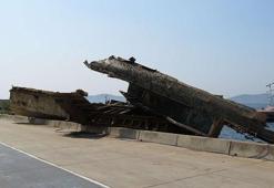 Maltepe sahilinde batan geminin yüzeye çıkarılan parçalarından koku yayılıyor iddiası