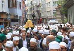 Ömer Tuğrul İnançer'in tabutu Karagümrük'ten Fatih Camii'ne omuzlarda götürüldü