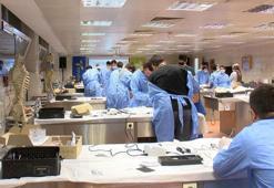 Skuter kazalarındaki kafa ve yüz kırıklarının güncel tedavileri için kadavralı eğitim