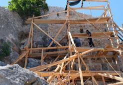 Godina'nın yıktığı tarihi kalenin surlarını devlet onarıyor