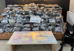 Polis durdurdu, kamyon kasasından 114 kilo uyuşturucu çıktı