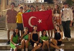 Bursalı müzisyen çocuklar vize krizini aşıp gittikleri Roma’dan 8 ödülle döndü