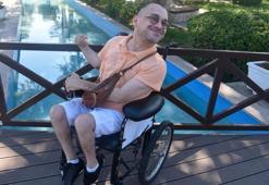 Christy Brown'u örnek aldı, sol eliyle senaryo yazıyor