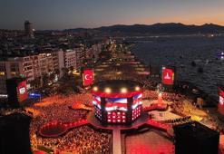 İzmir'de kurtuluşun 100'üncü yılına coşkulu kutlama