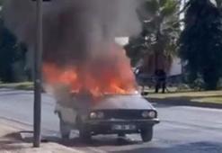 Seyir halindeyken alev alan otomobil yandı