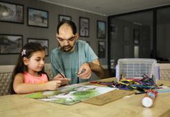 Engelli Alper resimle hayata tutundu, görme yetisi azalınca ders vermeye başladı