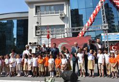 İzmir'de 'ilk gün' heyecanı; 738 bin 273 öğrenci dersbaşı yaptı