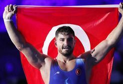 Milli güreşçi Taha Akgül, dünya şampiyonu