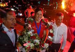 Dünya şampiyonu Yasemin Adar Yiğit, memleketinde coşkuyla karşılandı