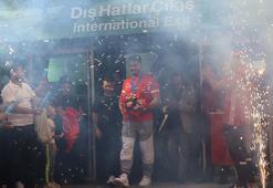 Dünya şampiyonu Taha Akgül'e Ankara'da coşkulu karşılama