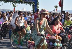 'Süslü kadınlar' İzmir’de pedal çevirdi