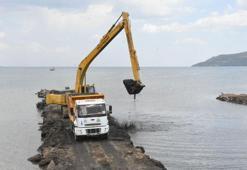 Van Gölü'nün Tatvan sahilinde 10 bin metreküp dip çamuru çıkarıldı