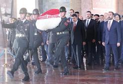 Vali Şahin ve gazilerden Anıtkabir'e ziyaret