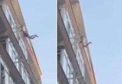 Polisin şüpheliyi balkondan kaçarken yakaladığı anlar kamerada