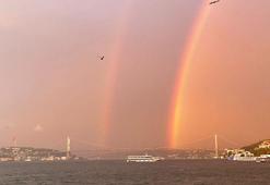 Çift gökkuşağı kartpostallık görüntü oluşturdu