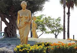 Altın Portakal'ın simgesi 'Venüs' heykelleri, Antalya caddelerinde
