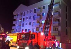 Restoranda çıkan yangın terasa sıçradı; vatandaşlar 'özçekim' yaptı