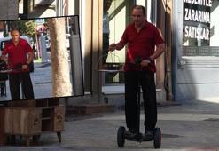 Her gün 40 bin adım atan çaycı, skuter ile çay servisine başladı