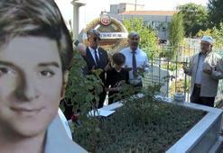 Zeki Müren, ölümünün 26'ncı yıl dönümünde kabri başında anıldı