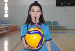 'Sporda ne işi var' denilen Şeyma, ulusal voleybol hakemi oldu
