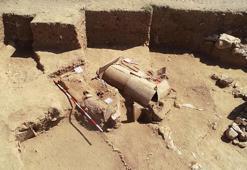 Parion Antik Kenti'nde anne ve çocuğuna ait 2 bin yıllık mezar bulundu